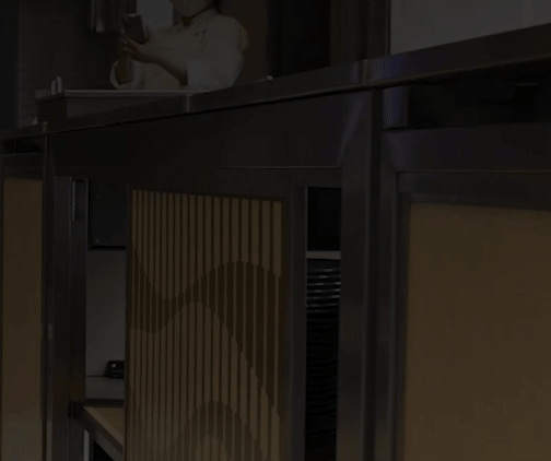 หุ่นยนต์เสิร์ฟอาหาร keenon robot รุ่นT-9